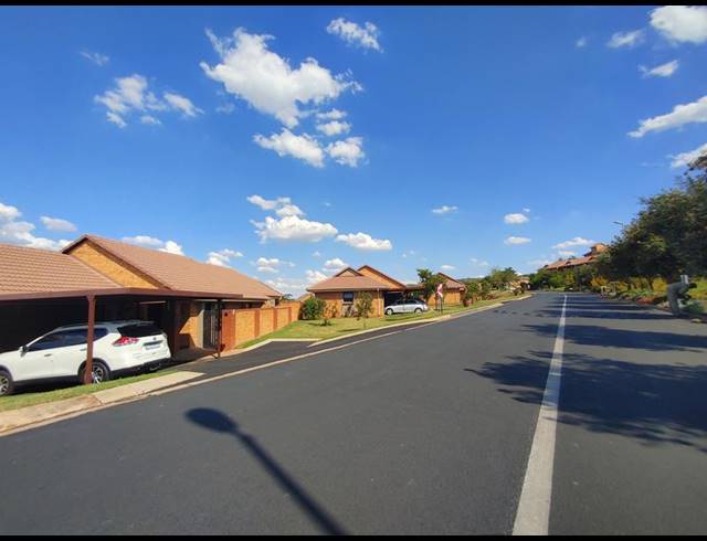 2 BEDROOM PROPERTY TO RENT IN FEATHERBROOKE ESTATE